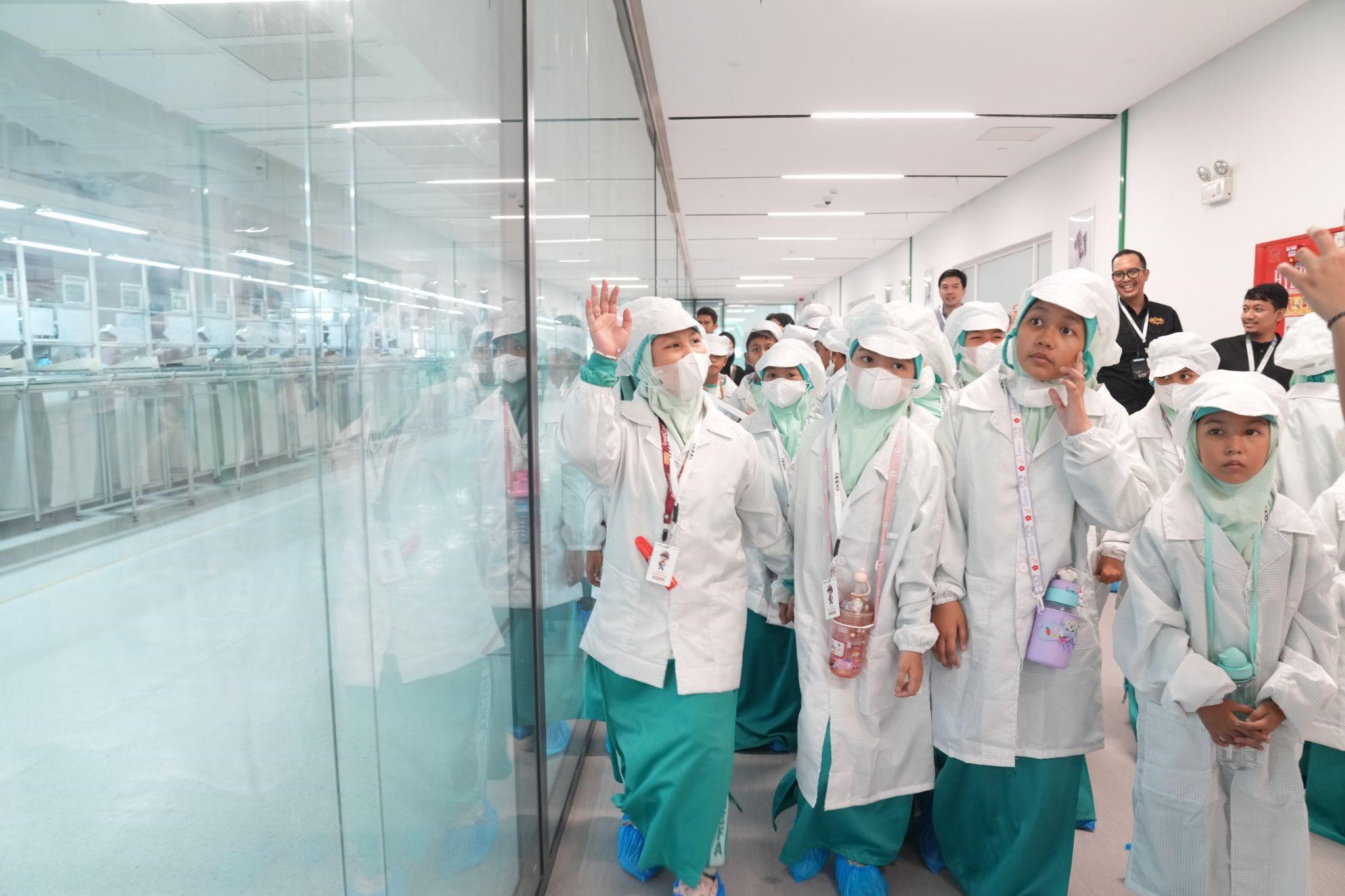 OPPO Indonesia Buka Pintu Inspirasi Sejak Dini, Murid Hanifa Islamic School Tangsel Lakukan Kunjungan Edukatif